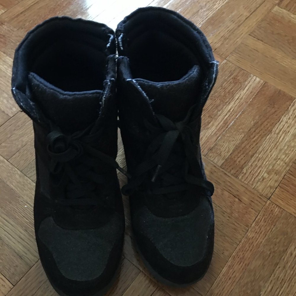 Kids shoes - Size 4